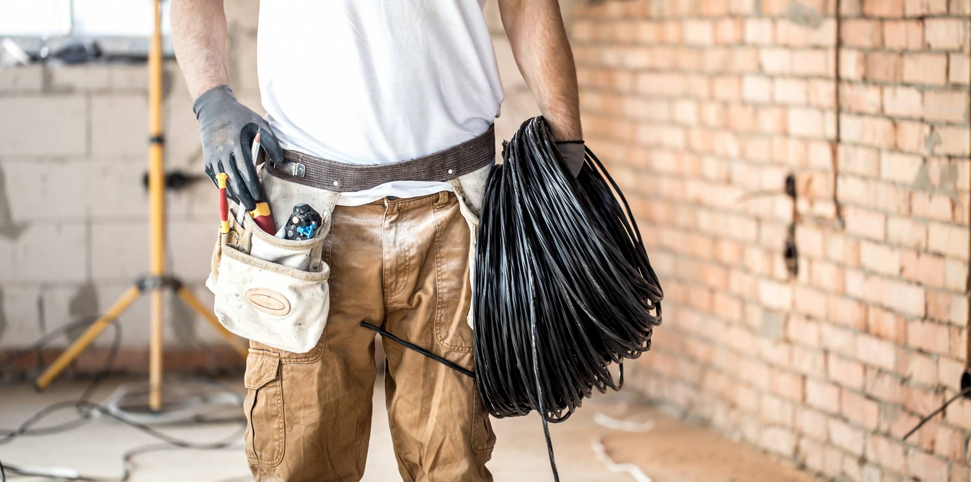 electrician-with-tools-working-construction-site-repair-handyman-concept_1900x943