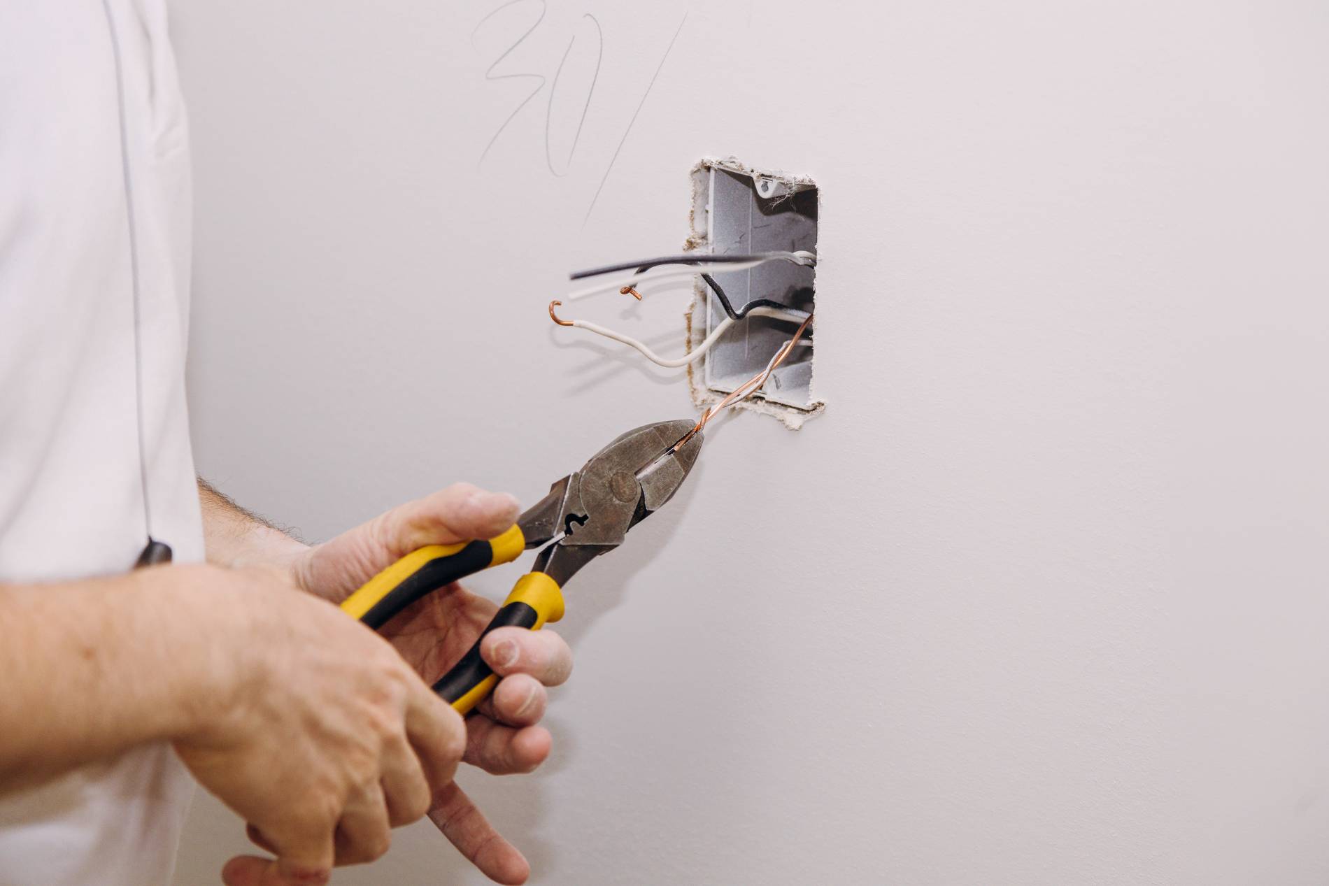 new-electrical-mounting-socket-box-switch-electrical-outlets-connector-installed-plasterboard_1900x1267